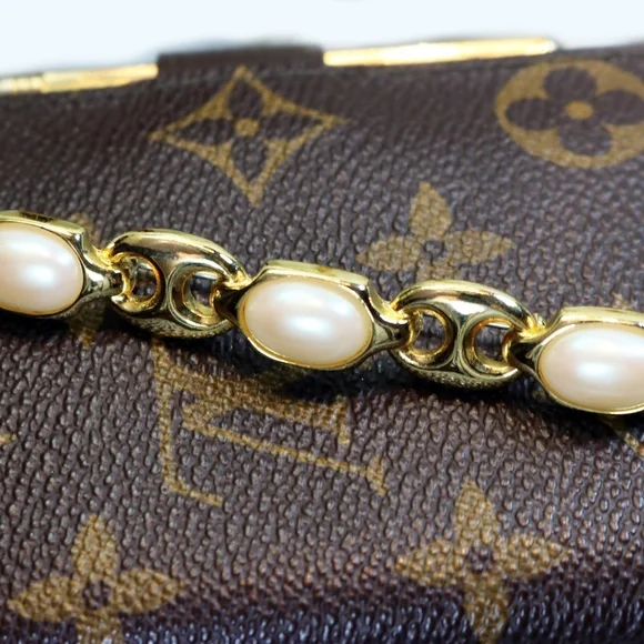 ⚜️PAOLO GUCCI Simulated Pearl Gold Tone Brooch ✨